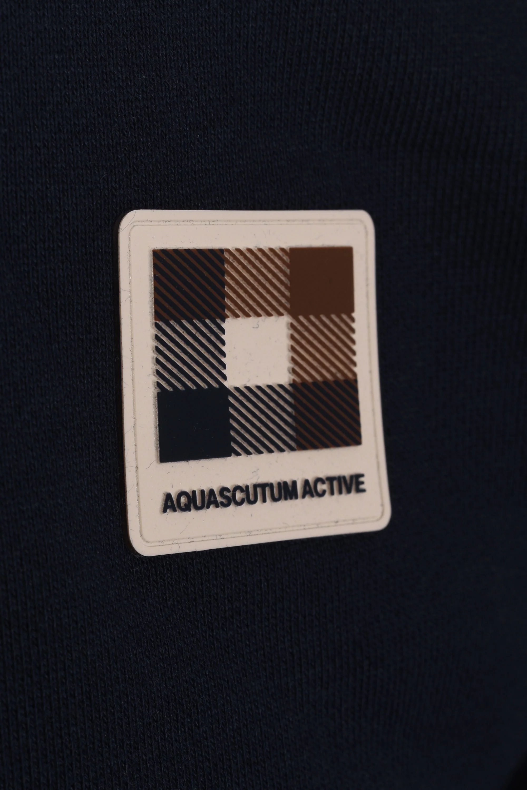 AQUASCUTUM BADGE CREWNECK SWEATSHIRT NAVY - Image 3