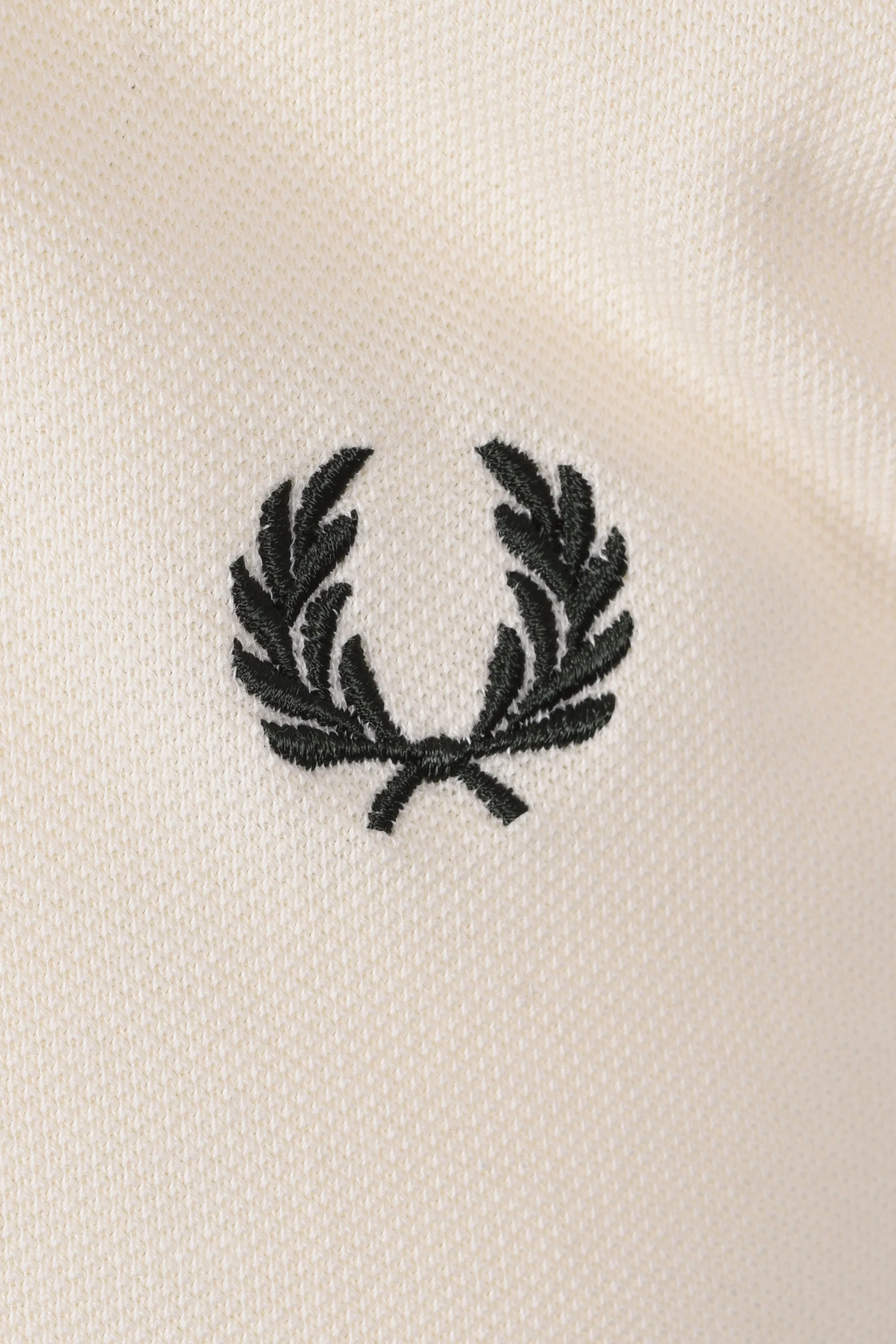 FRED PERRY TWIN TIPPED POLO ECRU/OXBLOOD/GRASSROOTS - Image 3
